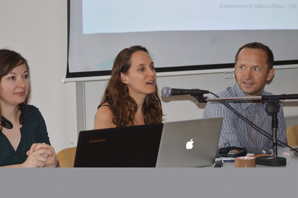 Crina Boros, Gabriela Manuli és Becker András a határokon átívelő oknyomozó projektekről beszélgetnek